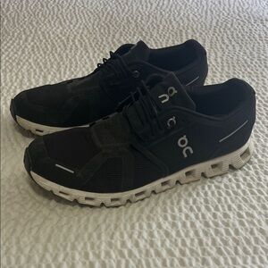 Mens on cloud athletic shoes